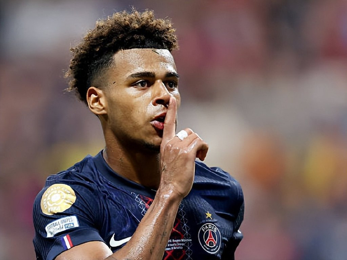 阿斯：齐达内重返皇马的传闻不属实，他明夏将接手法国队（阿斯辟谣：齐达内无缘重返皇马，预计明夏执掌法国队）