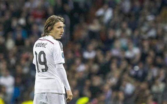 40岁后单场25+5+5场次詹姆斯达16次，历史断档第一（詹姆斯40岁后已16次砍下25+5+5，历史断档第一）