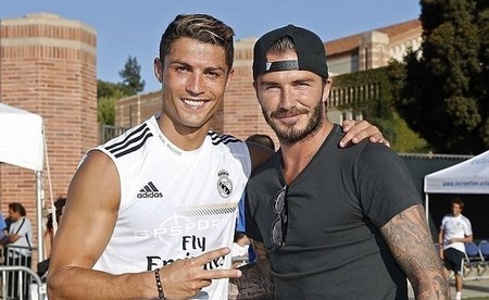 莫雷托：皇马依旧信任阿隆索，并且将在六月份签下一名中后卫（莫雷托：皇马对阿隆索信心不变，计划六月引进一位中后卫）