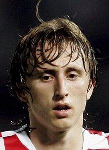 詹姆斯关键助攻锁定胜利（詹姆斯妙传定胜局）