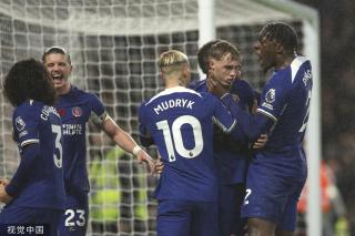 布莱顿发布三笘薰手持二战时日本侵略者照片的图片，如今已删除道歉但限制评论（布莱顿曾发布三笘薰手持二战日本侵略者照片，现已删帖致歉并限评）